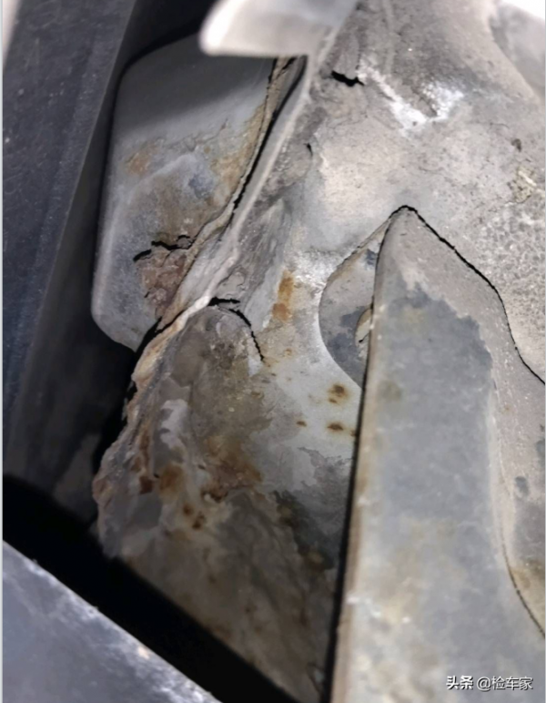 最純正的咬地鯊,01年上牌的雷克薩斯IS200有幾臺?開價5萬怎麼破 最純正的咬地鯊,01年上牌的雷克薩斯IS200有幾臺?開價5萬怎麼破