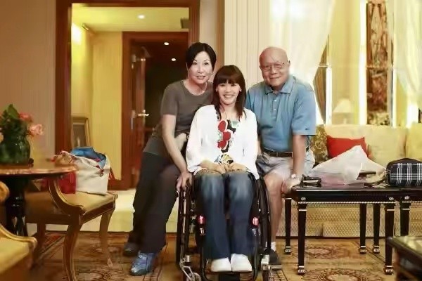 1998年，17歲的體操運動員桑蘭，比賽時摔成癱瘓，如今她怎樣了？