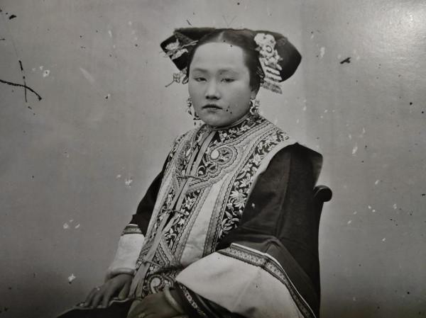 當年用高壓鍋燙頭的拉薩青年,也是明白“頭等大事”的 當年用高壓鍋燙頭的拉薩青年,也是明白“頭等大事”的