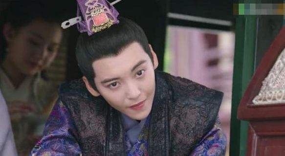 貼個胡茬就能裝男人？這6位女扮男裝才是不糊弄，英俊又有男人味