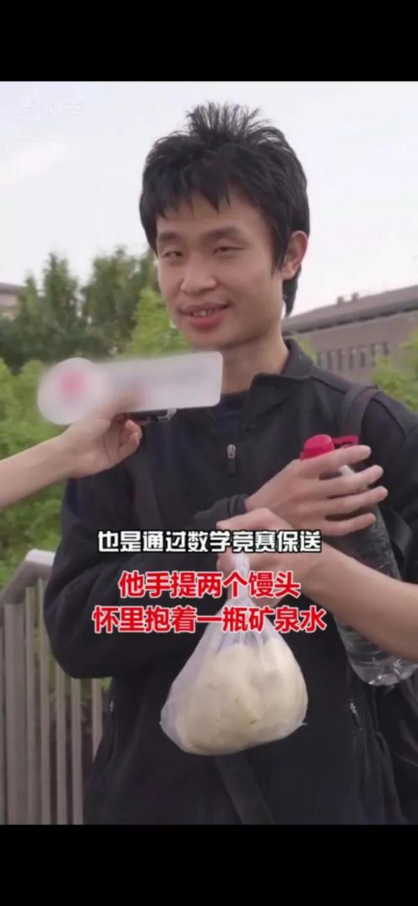 韋東奕自閉式上課惹爭議,被噴不配當北大老師 韋東奕自閉式上課惹爭議,被噴不配當北大老師