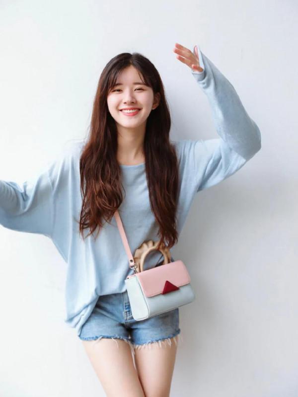 趙露思，青年演員，猶如怒放的玫瑰