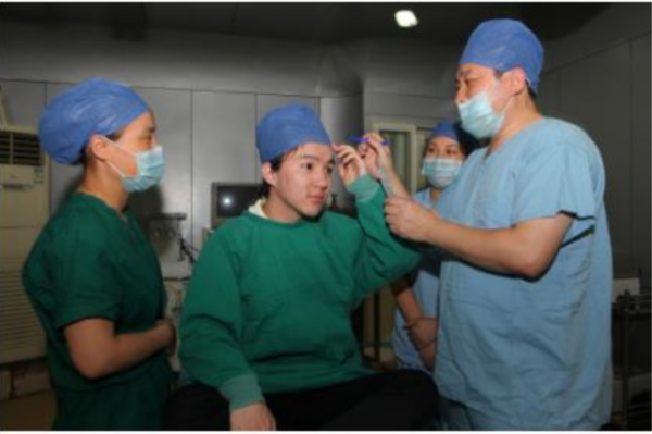 “三毛”長大了!8歲成名,14歲禿頂,34歲變帥哥,植髮挨300多針 “三毛”長大了!8歲成名,14歲禿頂,34歲變帥哥,植髮挨300多針