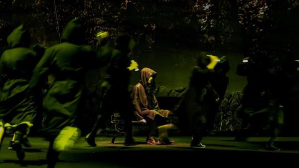 張傑受傷仍參演話劇6小時，妻子謝娜與好友何炅黃磊在臺下觀看