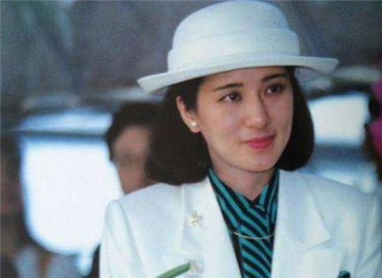 日本豪門兒媳有多難？34歲累到癌症離世，為生兒子慘遭婆家囚禁