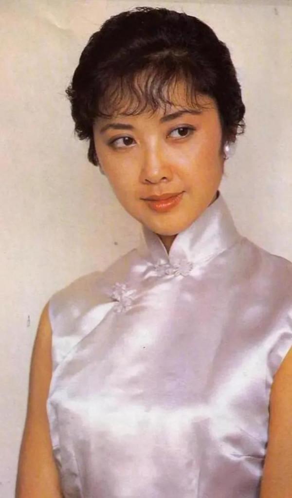 讓人讚賞一輩子的三位女演員,個個慈眉善目,舉止端莊,優雅脫俗 讓人讚賞一輩子的三位女演員,個個慈眉善目,舉止端莊,優雅脫俗