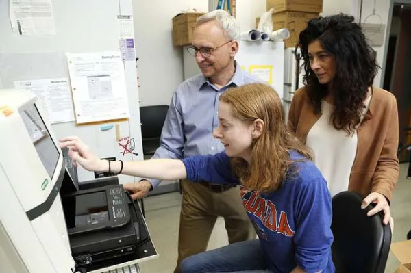 24歲的她,正在研究如何治療自己的疾病 24歲的她,正在研究如何治療自己的疾病