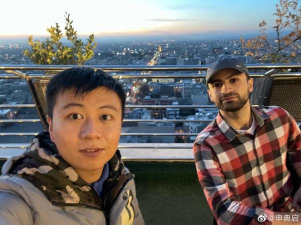 伊朗加茲溫的墓地，墓碑是嵌在地上的，與多數國家立著的墓碑不同