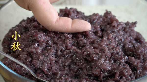 麵食又一個神奇做法，一碗黑米5個雞蛋，個個粘糯鮮香，好吃到爆