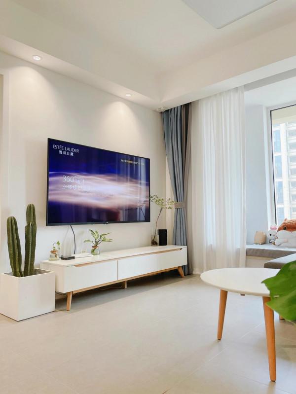 只有年輕人喜歡的極簡風，花了30萬，如今入住8個月地板越來越亮