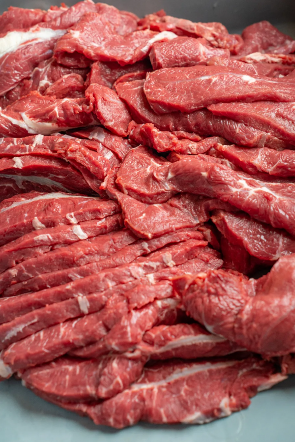 彌勒的“野蠻”牛肉館，用刀叉吃肉，蘸水秘方200萬都不賣