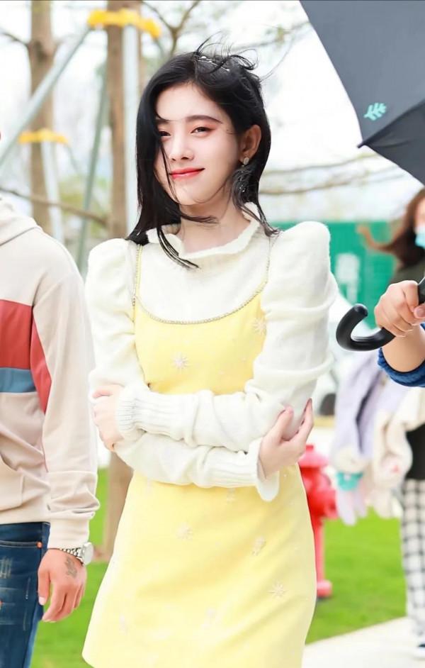 盤點鞠婧禕滿月之下請相愛的妝發 盤點鞠婧禕滿月之下請相愛的妝發