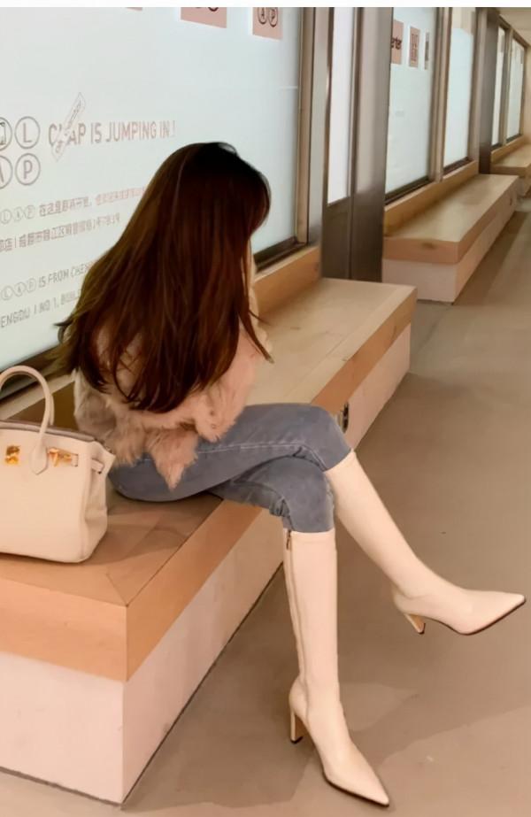 小黑靴OUT了！今冬「這雙鞋」超火爆，時髦精都愛它