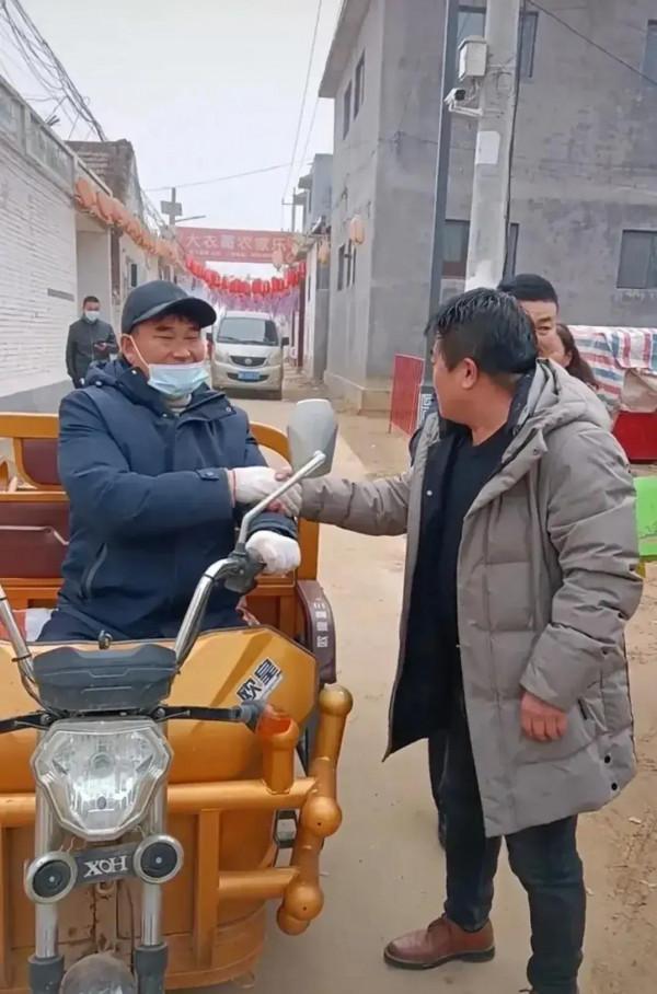 大衣哥過年好