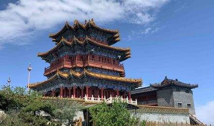 山東必去的景區，遍山林木青翠、古蹟眾多，堪稱休閒旅遊佳景