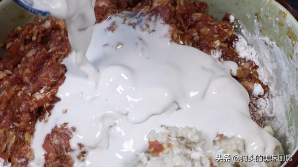 家人都愛吃的一道菜，教你秘製做法，蛋皮彈韌肉餡香，老少皆宜