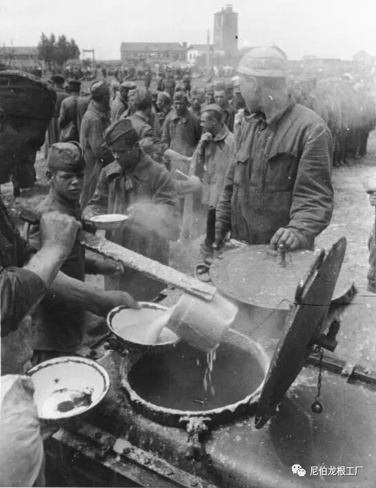 灰色牲口投食器：蘇俄牽引式野戰廚房小史