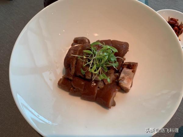 地道潮汕家鄉美食鮮美鮮香，吃得我們津津有味