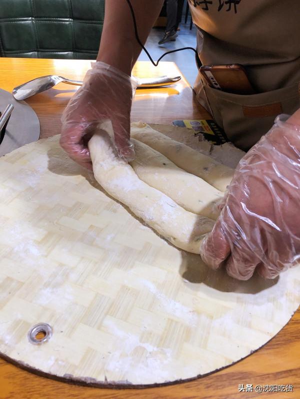 見證東北菜量的時刻到了,餐前的苞米茬子粥配辣椒燜子真牛 見證東北菜量的時刻到了,餐前的苞米茬子粥配辣椒燜子真牛