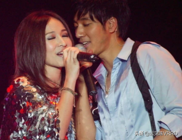 從“宏迪戀”到娶哥倫比亞學霸女，王力宏各種“大瓜”不敵白小姐