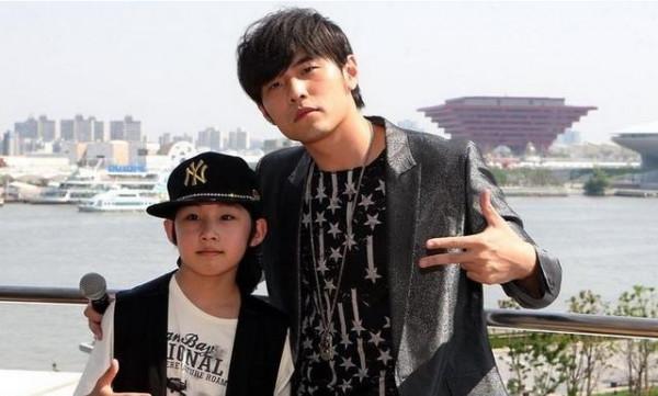侯高俊傑：9歲搭檔周杰倫上春晚，為成名父母賣房，他現狀如何？