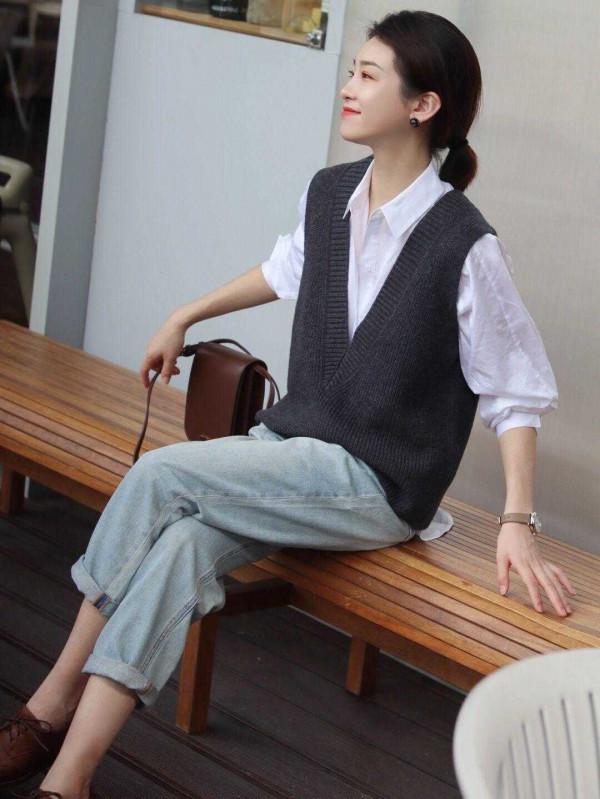 秋季，怎麼穿才高階優雅，用旗袍裙裝搭配復古外套，能提升氣質感