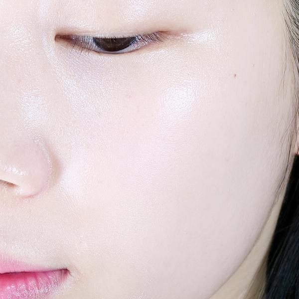 塗粉底液時，掌握“4個技巧”遠離卡粉、浮粉，底妝也更服帖了