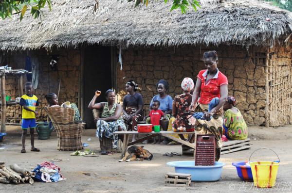 有種速度叫中國速度,非洲人60天都修不好的橋,中國人只用一天就搞定 有種速度叫中國速度,非洲人60天都修不好的橋,中國人只用一天就搞定