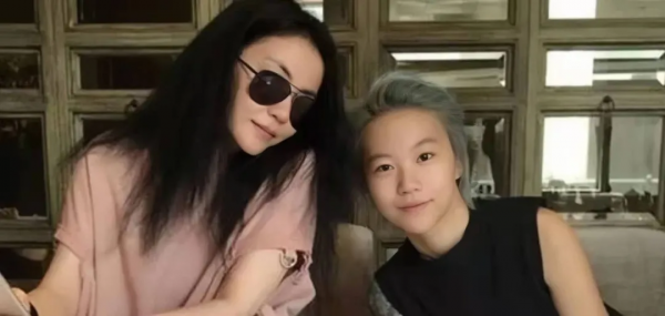 “王菲，看你咋養的女兒！”，24歲的竇靖童，是育兒的另一種可能