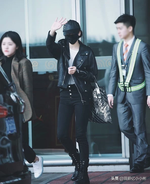 楊冪終究管不住迪麗熱巴穿保險褲非要露出2cm這腿哪個男人會不愛