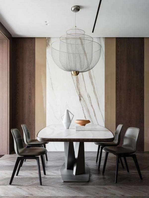 被這對情侶的家吸引住了！無主燈客廳顯高階，開放式廚房簡潔大方