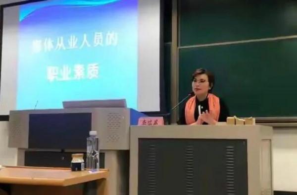 央視國臉李瑞英：《新聞聯播》開播前聽聞兒子墜樓，含淚堅守崗位