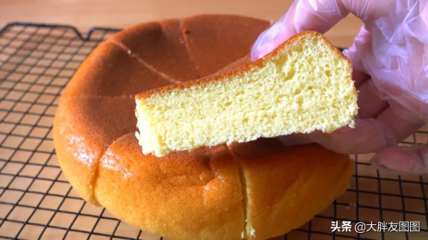 沒秤，沒打蛋器，沒烤箱，如何做出蓬鬆的無油蛋糕？