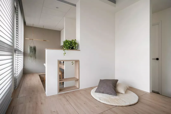 62㎡原木風兩室變三室，還有超多收納空間，三口人住得敞亮又自由