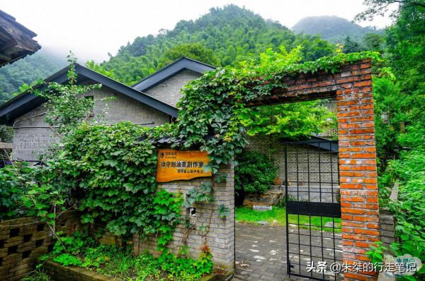 曾是頹敗的老“三線廠”今入駐近百位畫家 成安徽最具藝術的古村 曾是頹敗的老“三線廠”今入駐近百位畫家 成安徽最具藝術的古村