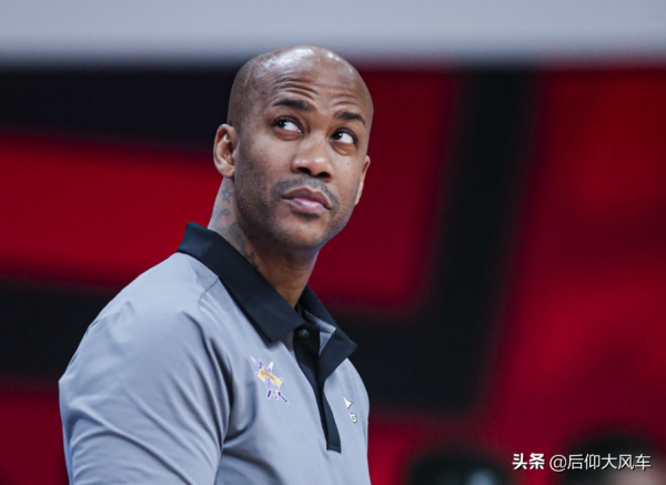 14中11!龍獅“諾維斯基”狂砍25+8,他把新疆內線防守當成提款機 14中11!龍獅“諾維斯基”狂砍25+8,他把新疆內線防守當成提款機