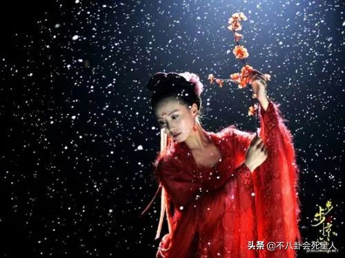 同一部劇中穿相同衣服的對比：楊冪美過佟麗婭，趙麗穎更勝一籌