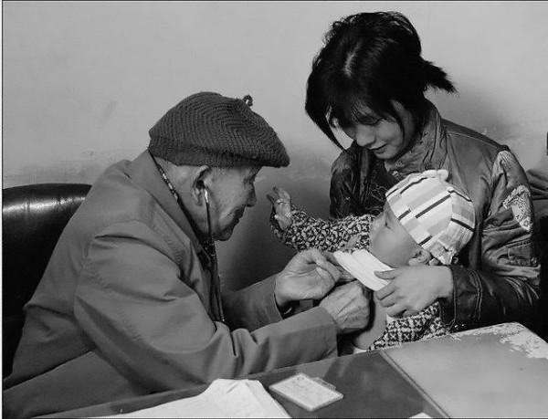 日本逃兵隱居山東，從醫70年救人無數，為贖罪把自己捐給中國