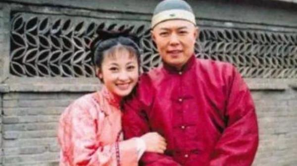 張鐵林：拋妻棄子換國籍，八個女人三個娃，到底是作樂還是作死？