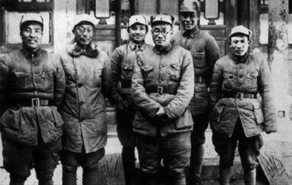 我軍能統領大兵團作戰的統帥,除了彭林粟劉四人以外,還有誰? 我軍能統領大兵團作戰的統帥,除了彭林粟劉四人以外,還有誰?