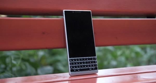 全鍵盤手機的落日餘暉：黑莓Key2上手評測