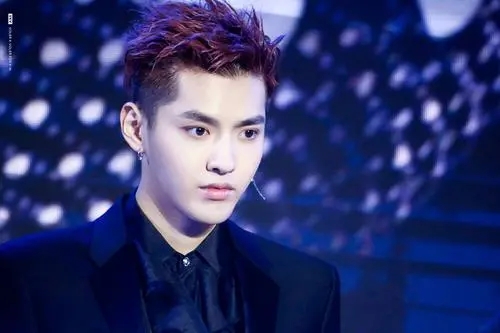 收錢了還是有隱情?閉著眼就誇的7位明星,毀了自己,也害了別人 收錢了還是有隱情?閉著眼就誇的7位明星,毀了自己,也害了別人