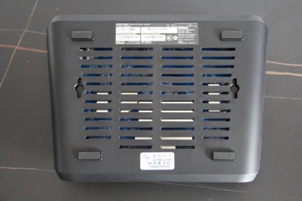 用“有形的翅膀”，讓網速飛起來：網件RAX70路由器拆解測評