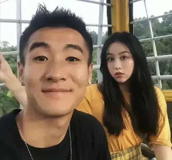 男足的媳婦們