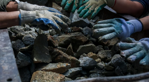 河南發現大型金礦，價值超百億，採礦工人能否偷偷帶走一塊？