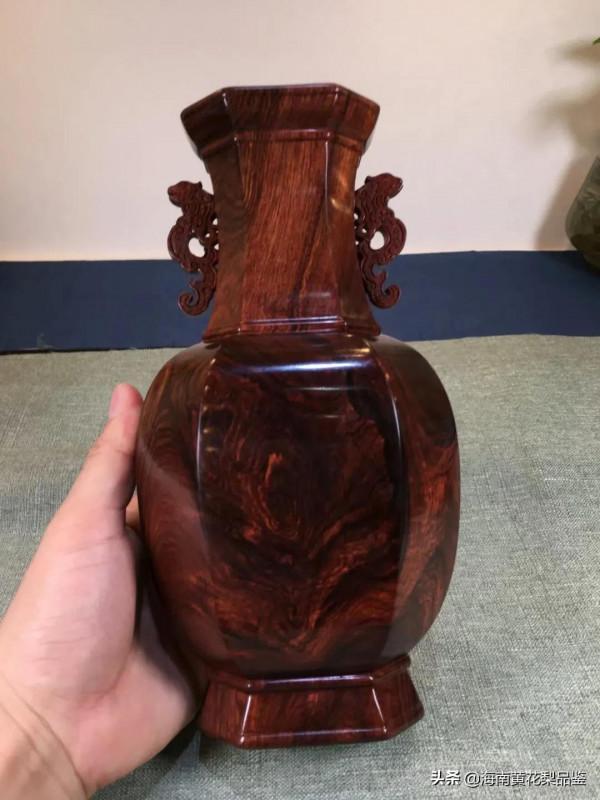 越南黃花梨,老油梨「八稜瓶」擺件,高24cm直徑13.5cm重1268克 越南黃花梨,老油梨「八稜瓶」擺件,高24cm直徑13.5cm重1268克