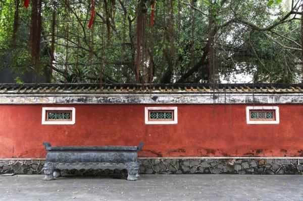 雷州有座千年古祠，全國罕見的五代石人石狗