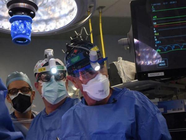 美國男子接受豬的心臟移植手術，成為世界上首位心臟異種移植患者