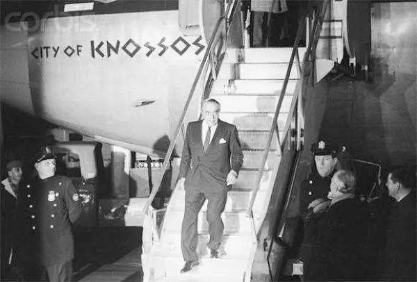 24歲獨子死於空難,希臘船王痛不欲生,執意將屍體冷凍,重金懸賞 24歲獨子死於空難,希臘船王痛不欲生,執意將屍體冷凍,重金懸賞