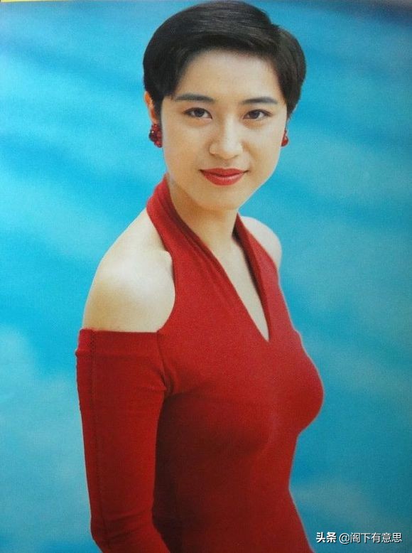 “港姐”陳法蓉,萬年不變的短髮時尚寫真集 “港姐”陳法蓉,萬年不變的短髮時尚寫真集